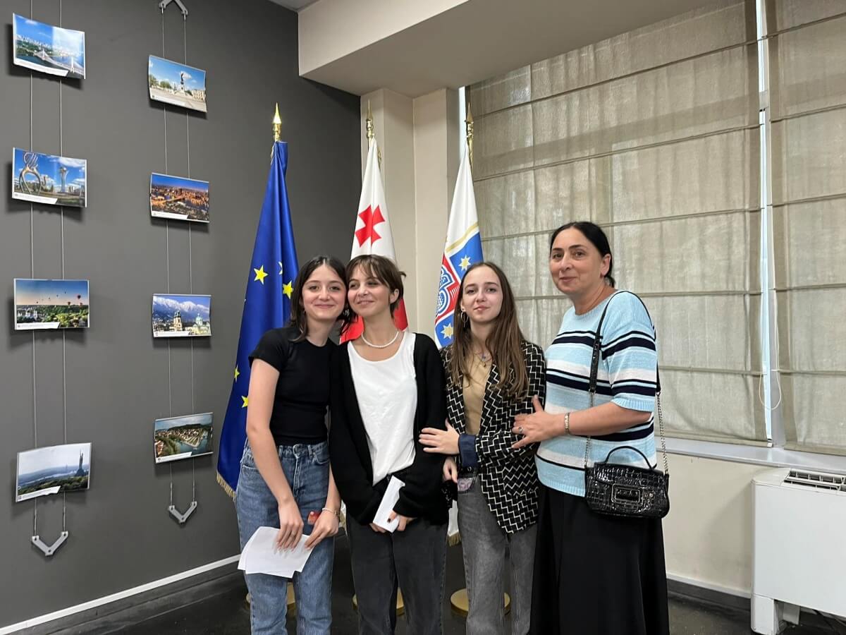 დიდი დიღმის მოსწავლეები თბილისის მერიას ბიბლიოთეკის ან მედიათეკის აშენებას სთხოვენ