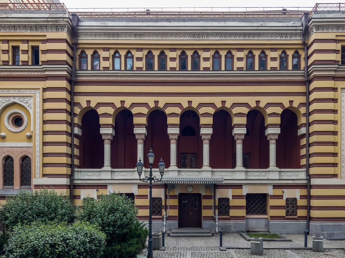 ორი უძველესი შენობა თბილისის კულტურული ცხოვრების სათავეში