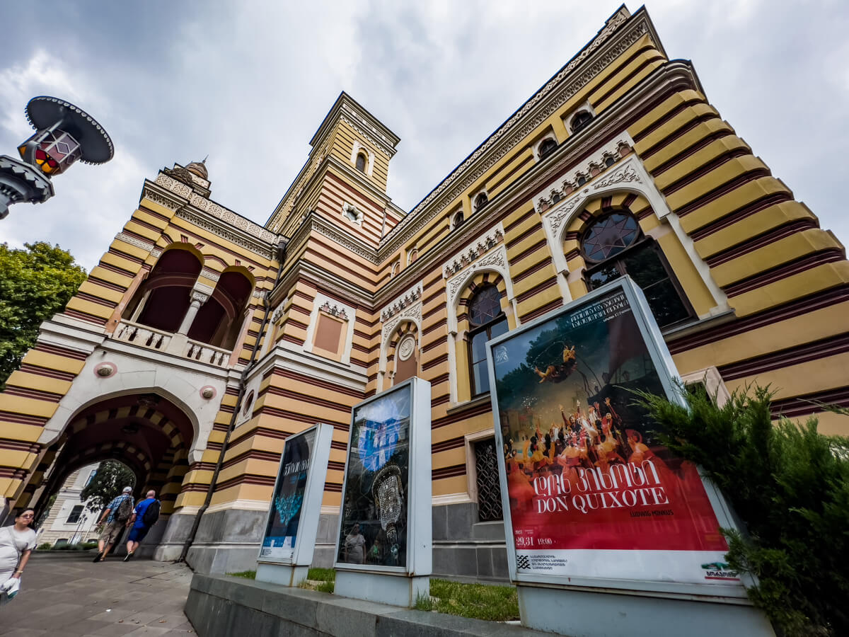 ორი უძველესი შენობა თბილისის კულტურული ცხოვრების სათავეში