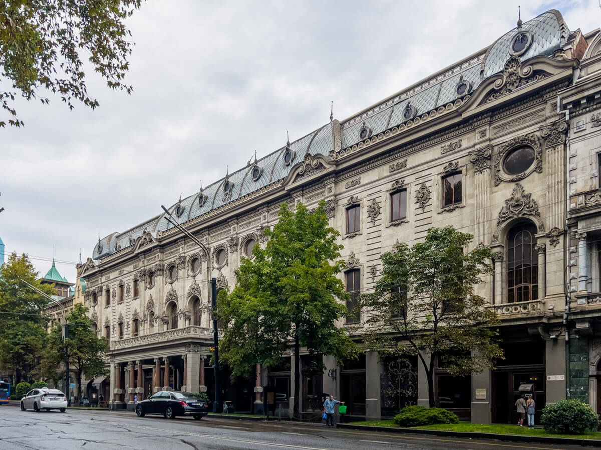 ორი უძველესი შენობა თბილისის კულტურული ცხოვრების სათავეში