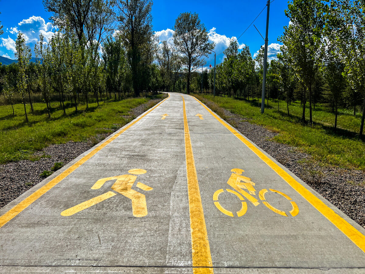 ლისის ტბა და ირგვლივ არსებული სამშენებლო ისტერია