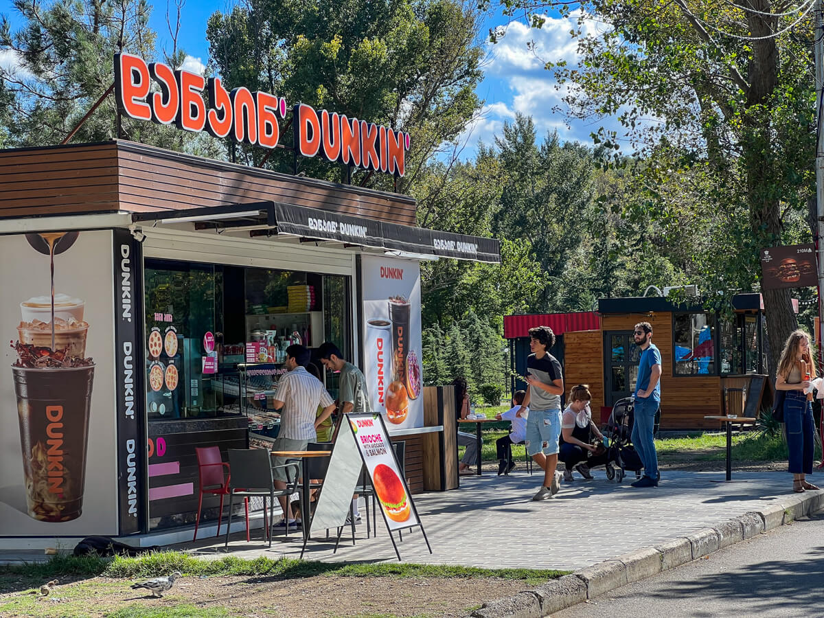 ლისის ტბა და ირგვლივ არსებული სამშენებლო ისტერია