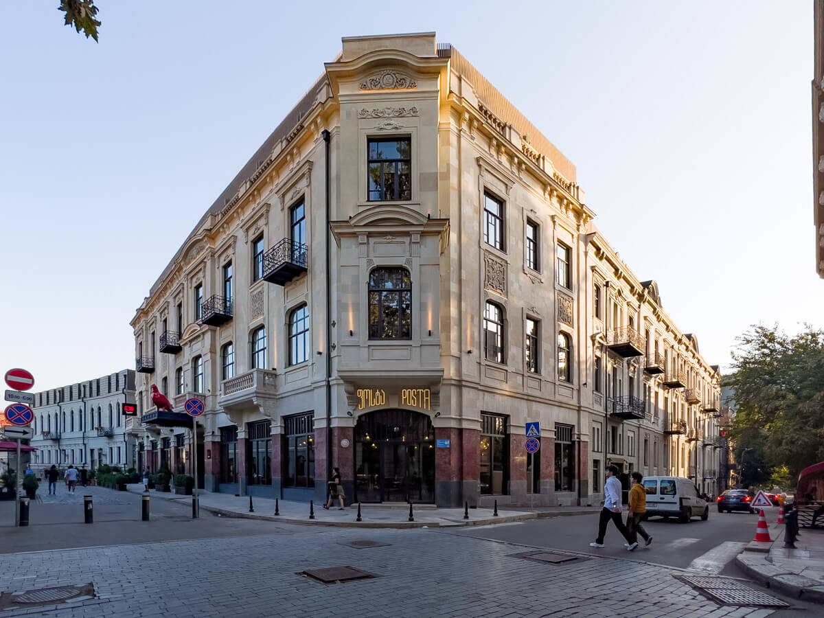 100 წლოვანი ფოსტის შენობა და ახალი სივრცე – Radisson RED Tbilisi