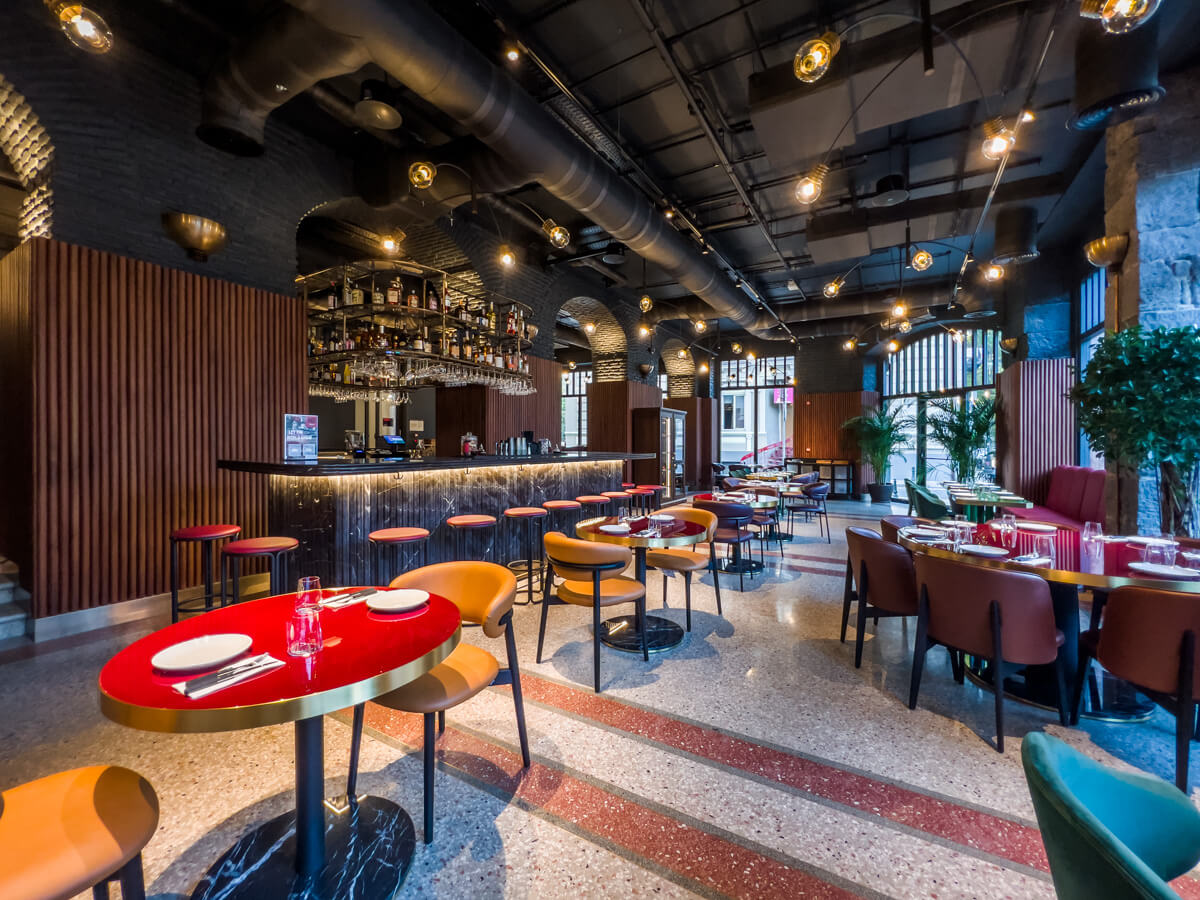 100 წლოვანი ფოსტის შენობა და ახალი სივრცე – Radisson RED Tbilisi