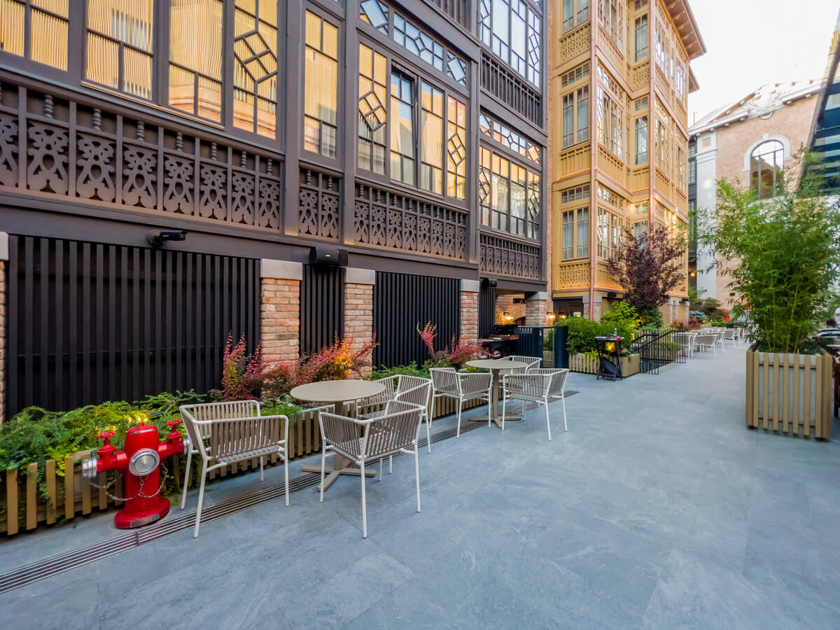 100 წლოვანი ფოსტის შენობა და ახალი სივრცე – Radisson RED Tbilisi