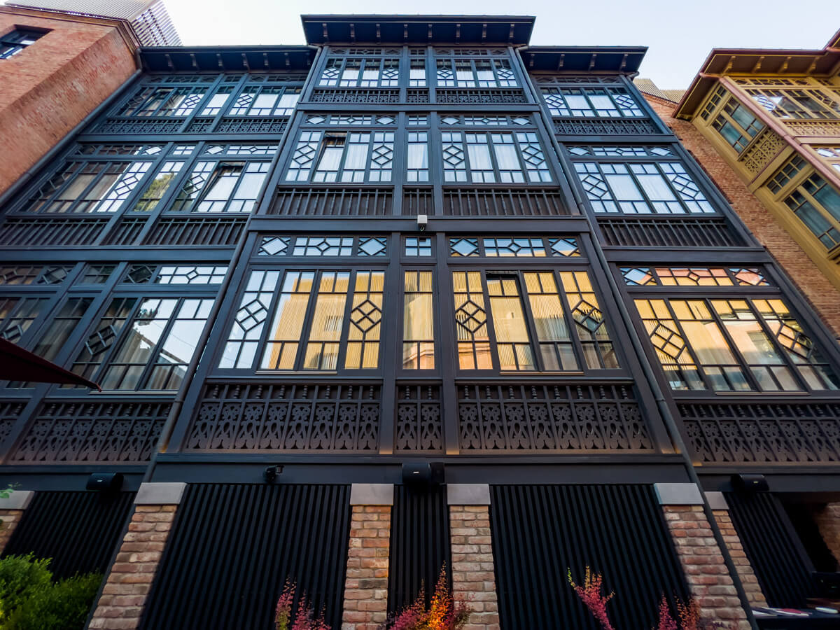 100 წლოვანი ფოსტის შენობა და ახალი სივრცე – Radisson RED Tbilisi