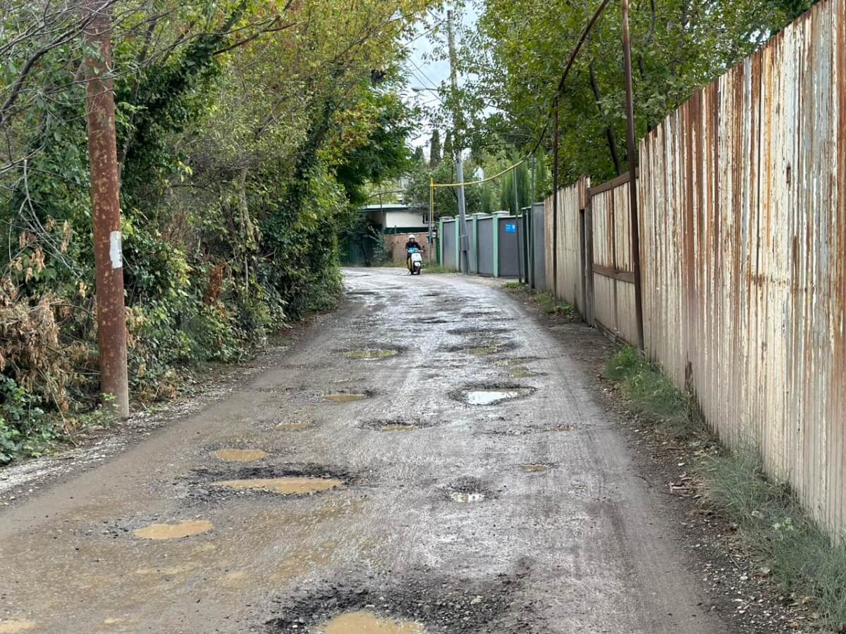 თბილისის ორი ქუჩა სადაც წვიმიან ამინდში გადაადგილება თითქმის შეუძლებელია