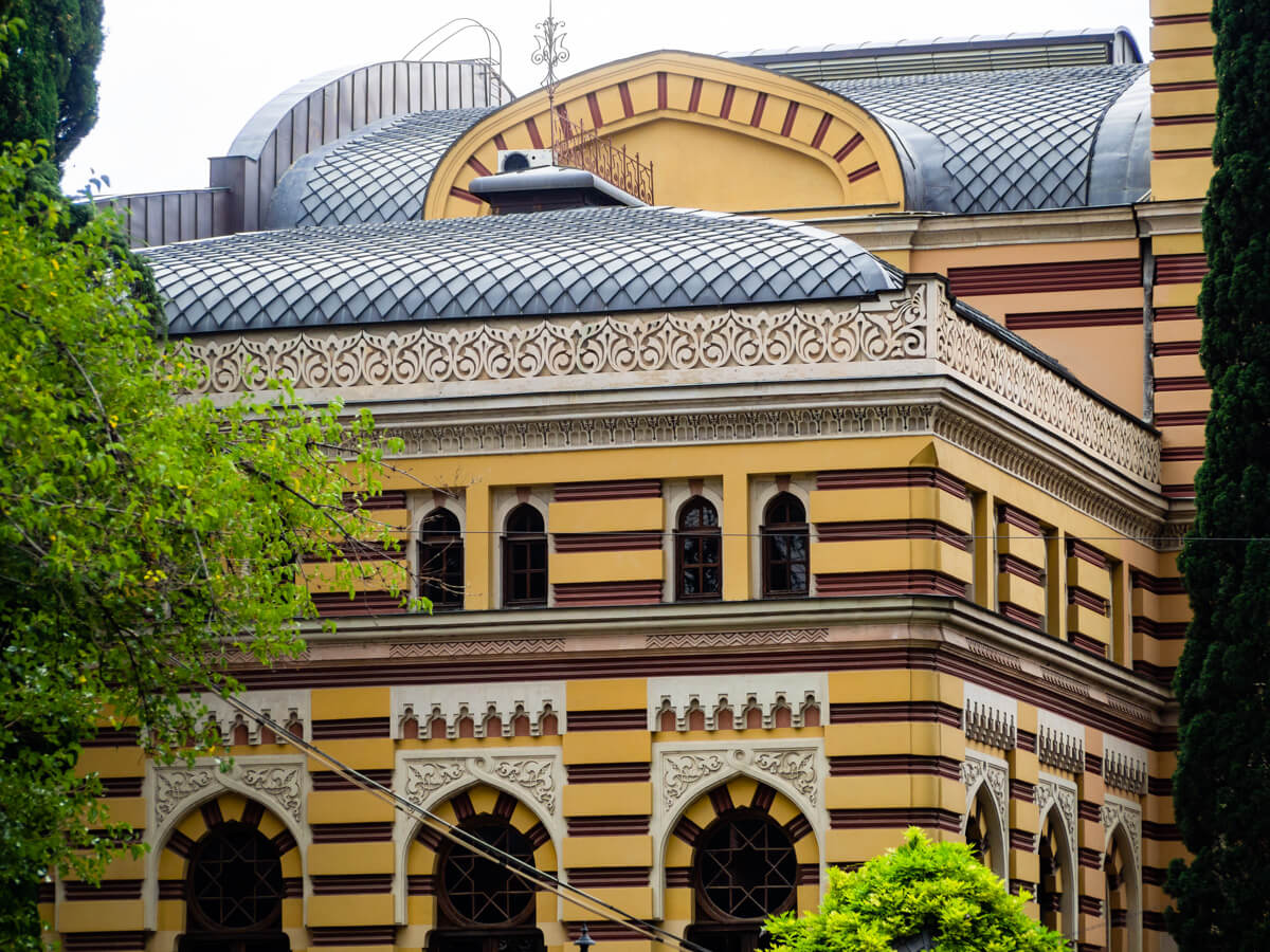 ორი უძველესი შენობა თბილისის კულტურული ცხოვრების სათავეში