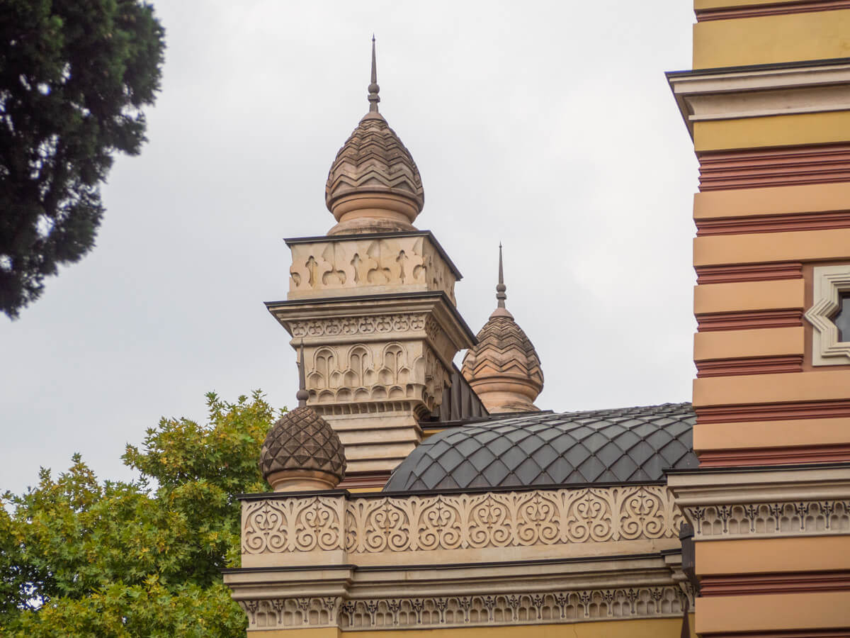 ორი უძველესი შენობა თბილისის კულტურული ცხოვრების სათავეში