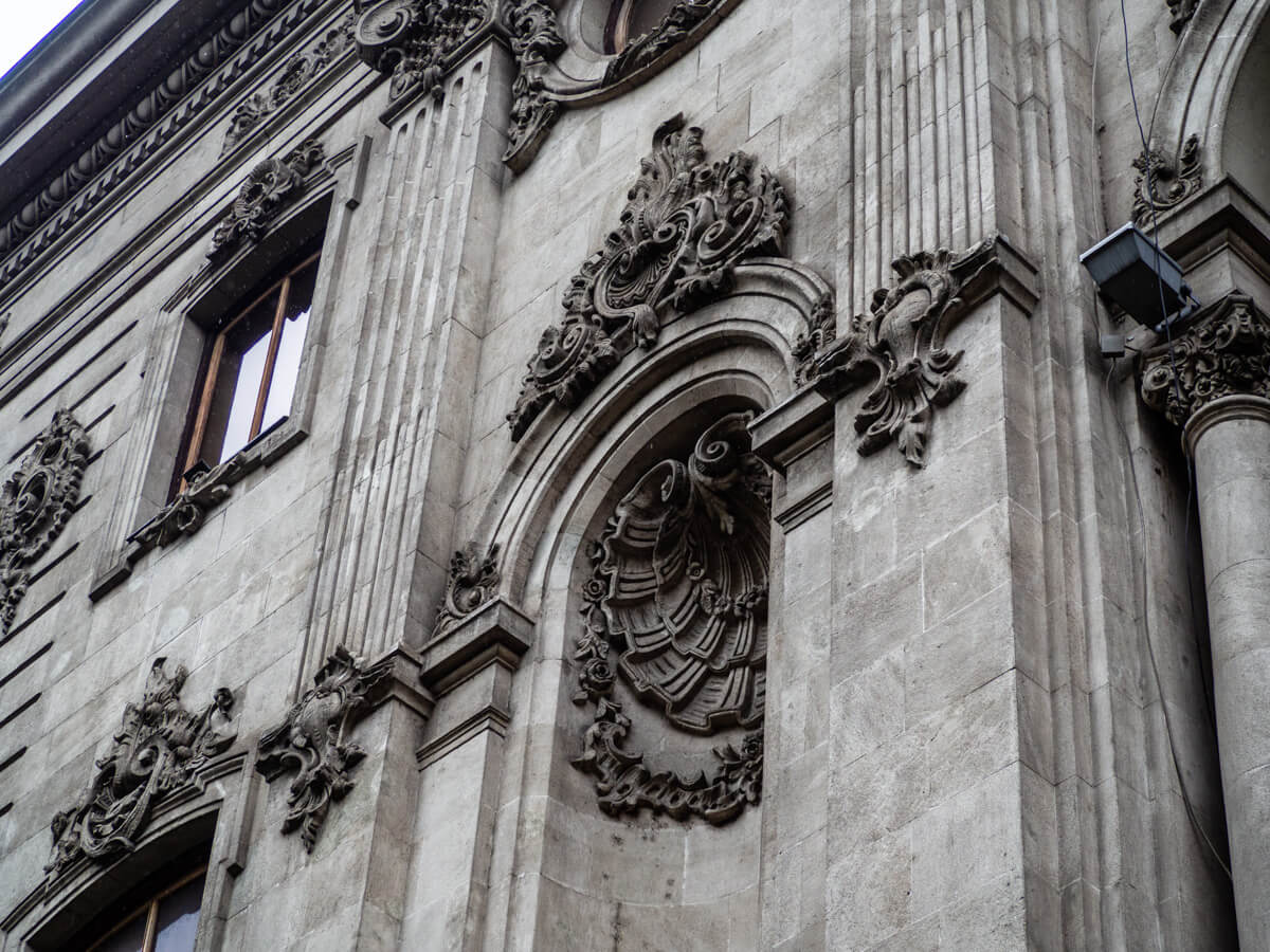 ორი უძველესი შენობა თბილისის კულტურული ცხოვრების სათავეში