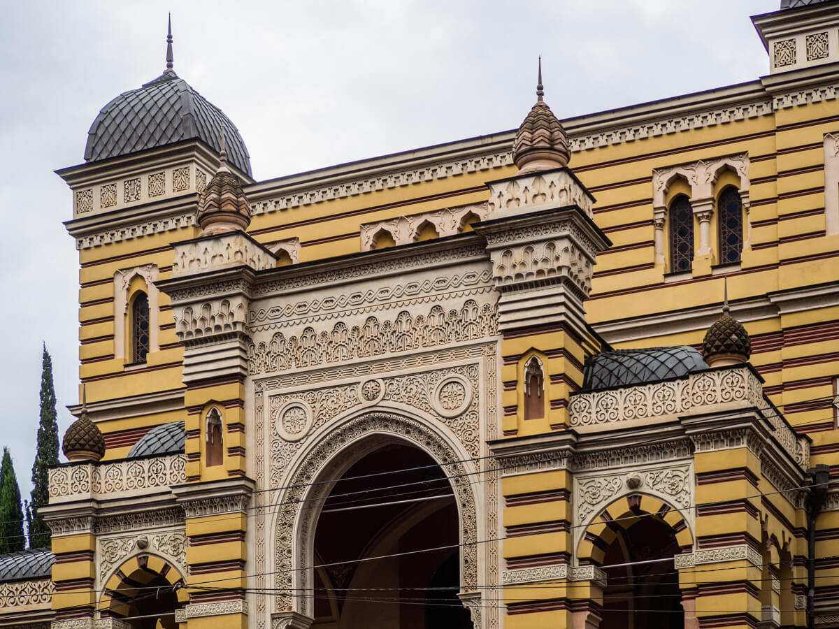 ორი უძველესი შენობა თბილისის კულტურული ცხოვრების სათავეში