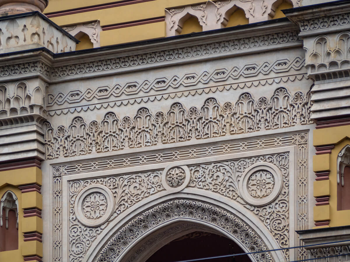 ორი უძველესი შენობა თბილისის კულტურული ცხოვრების სათავეში