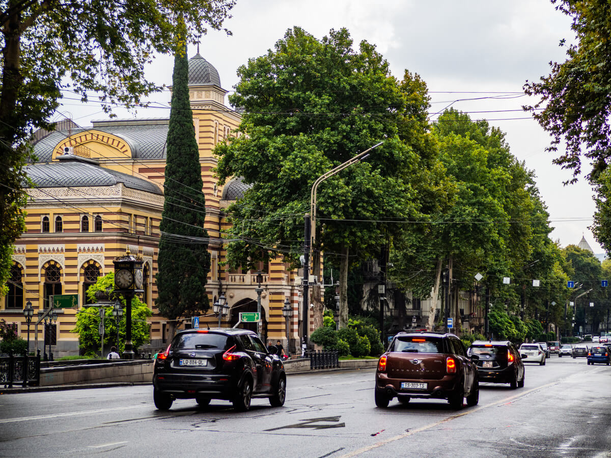 ორი უძველესი შენობა თბილისის კულტურული ცხოვრების სათავეში