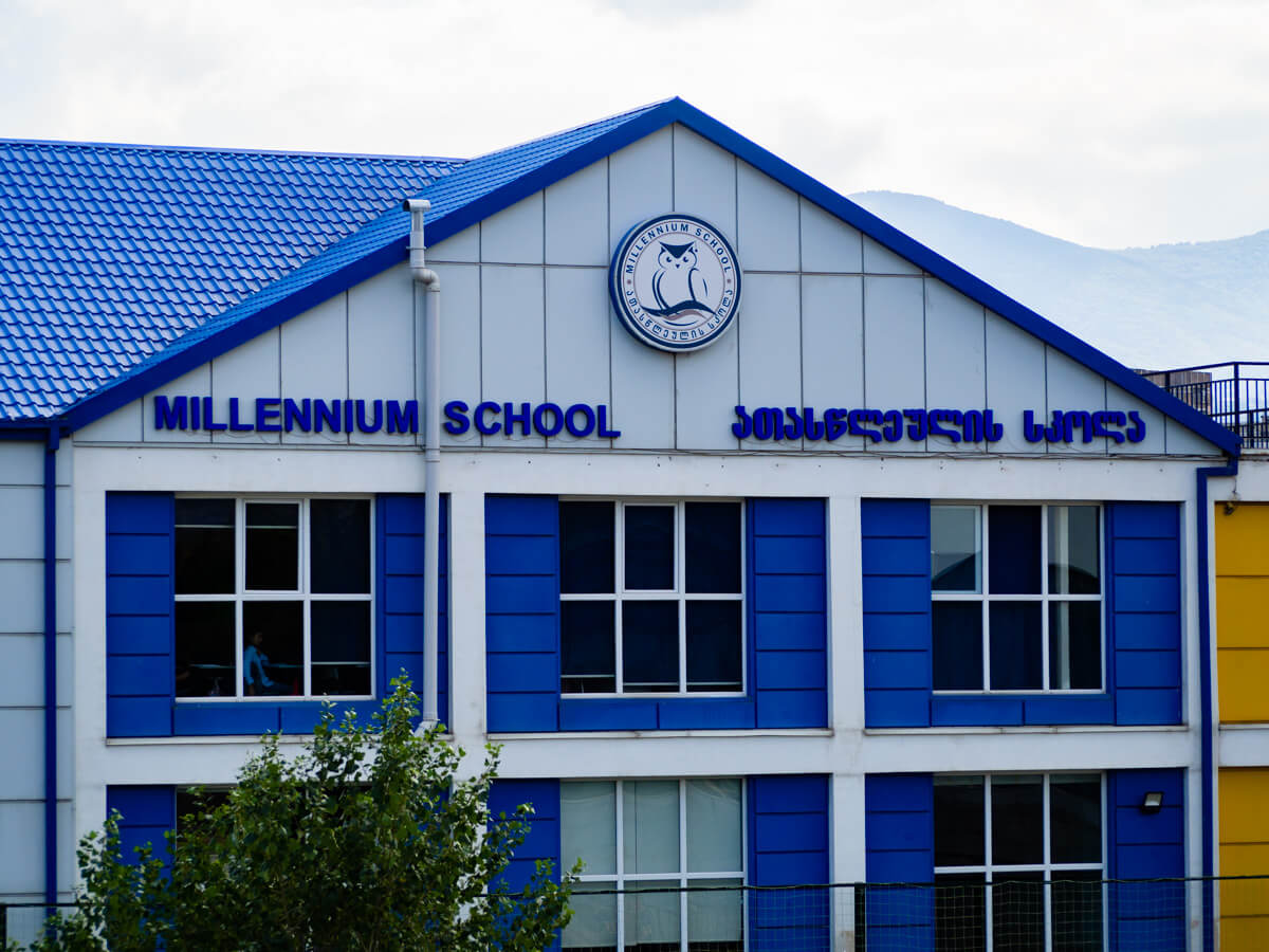 ლისის ტბა და ირგვლივ არსებული სამშენებლო ისტერია