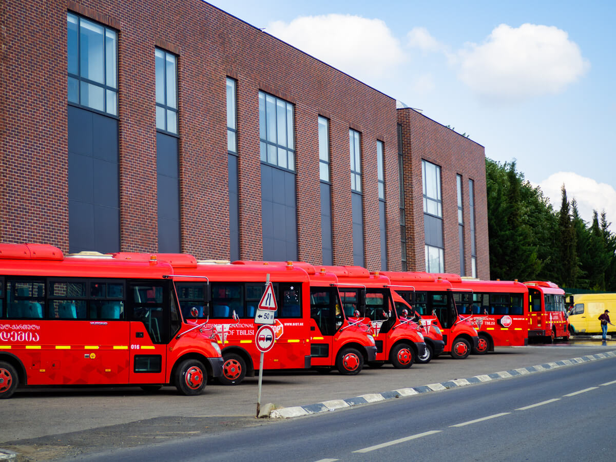 ლისის ტბა და ირგვლივ არსებული სამშენებლო ისტერია