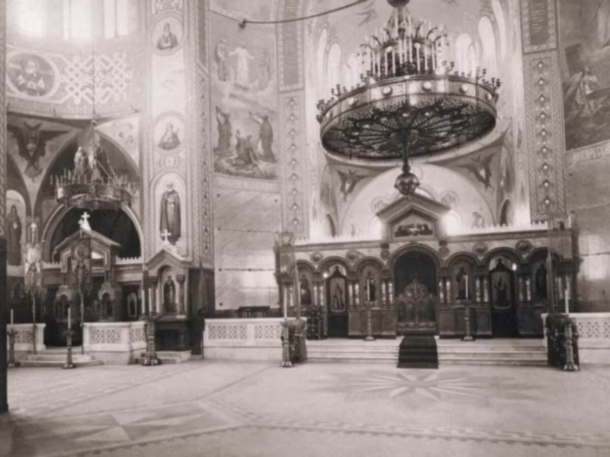 ერთი ადგილი ორი სრულიად განსხვავებული დანიშნულების მქონე შენობისთვის