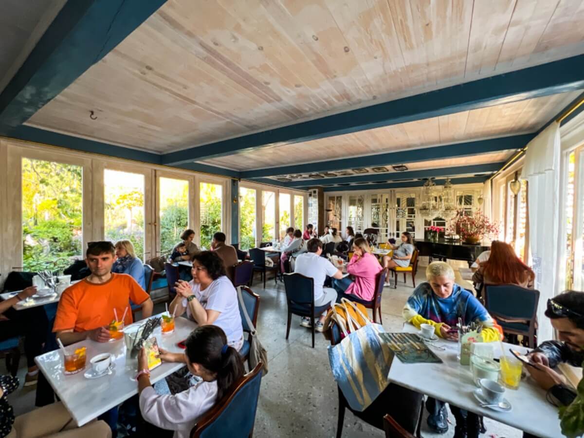 გარდენია შევარდნაძე – „ბეტონის ქალაქის“ მიღმა არსებული ფერადი სივრცე