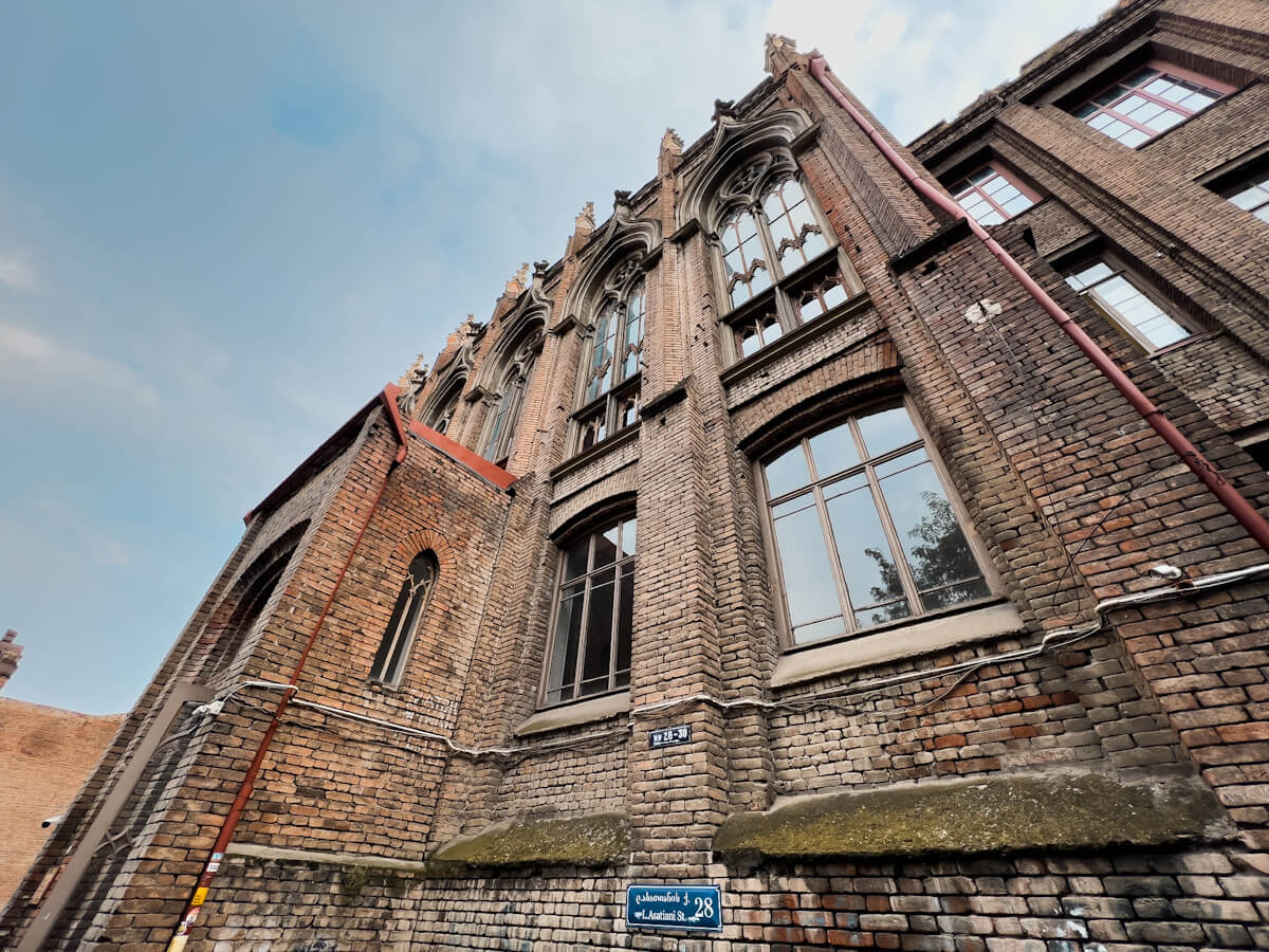 თბილისის ისტორიული შენობები გასულ საუკუნეში და დღეს