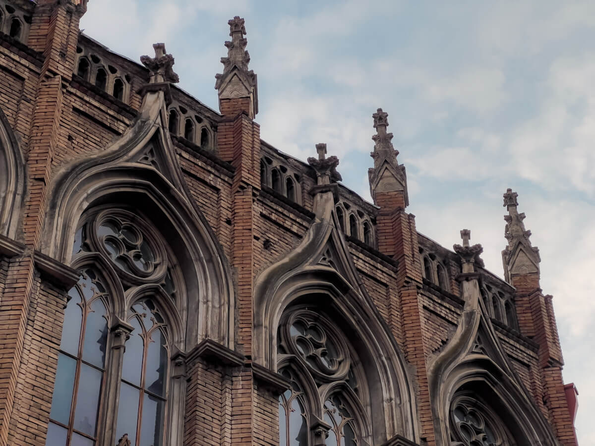 თბილისის ისტორიული შენობები გასულ საუკუნეში და დღეს