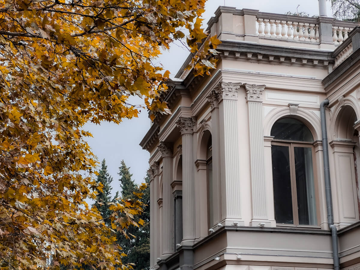 თბილისის ისტორიული შენობები გასულ საუკუნეში და დღეს