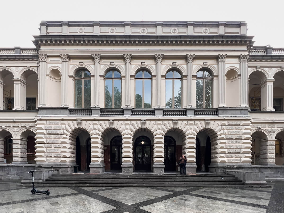 თბილისის ისტორიული შენობები გასულ საუკუნეში და დღეს