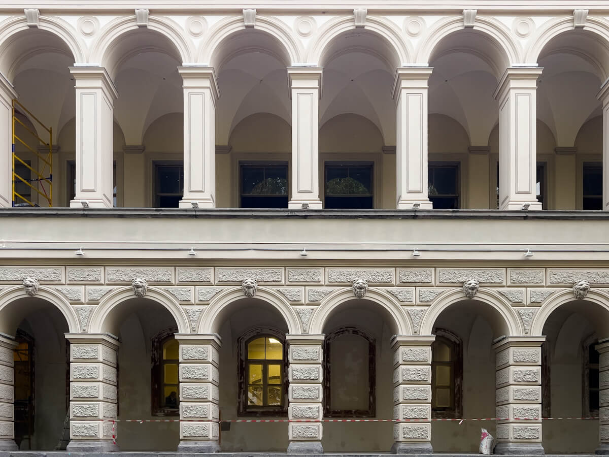 თბილისის ისტორიული შენობები გასულ საუკუნეში და დღეს