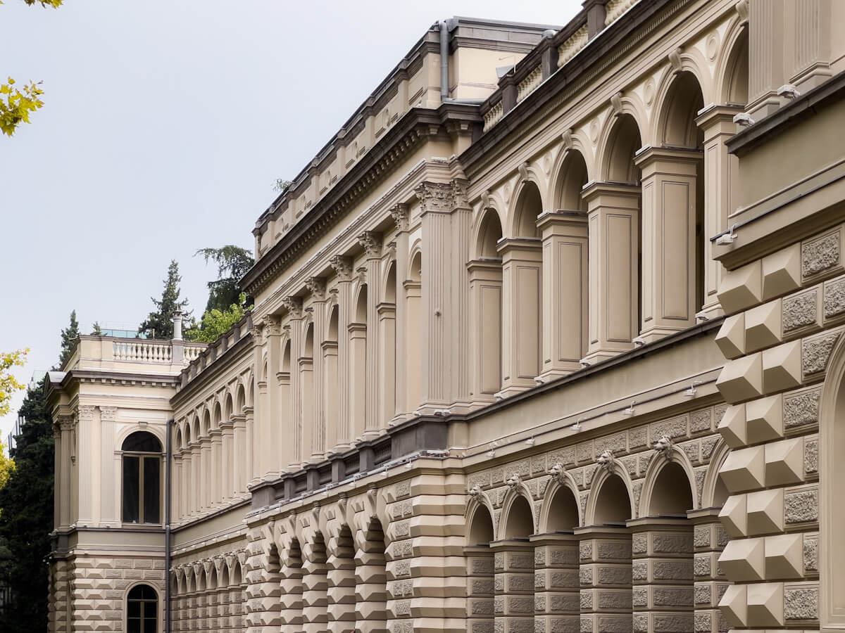 თბილისის ისტორიული შენობები გასულ საუკუნეში და დღეს