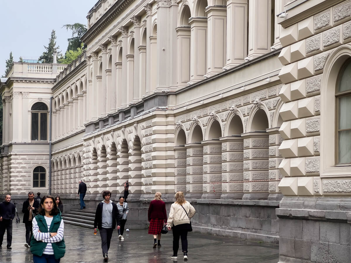 თბილისის ისტორიული შენობები გასულ საუკუნეში და დღეს