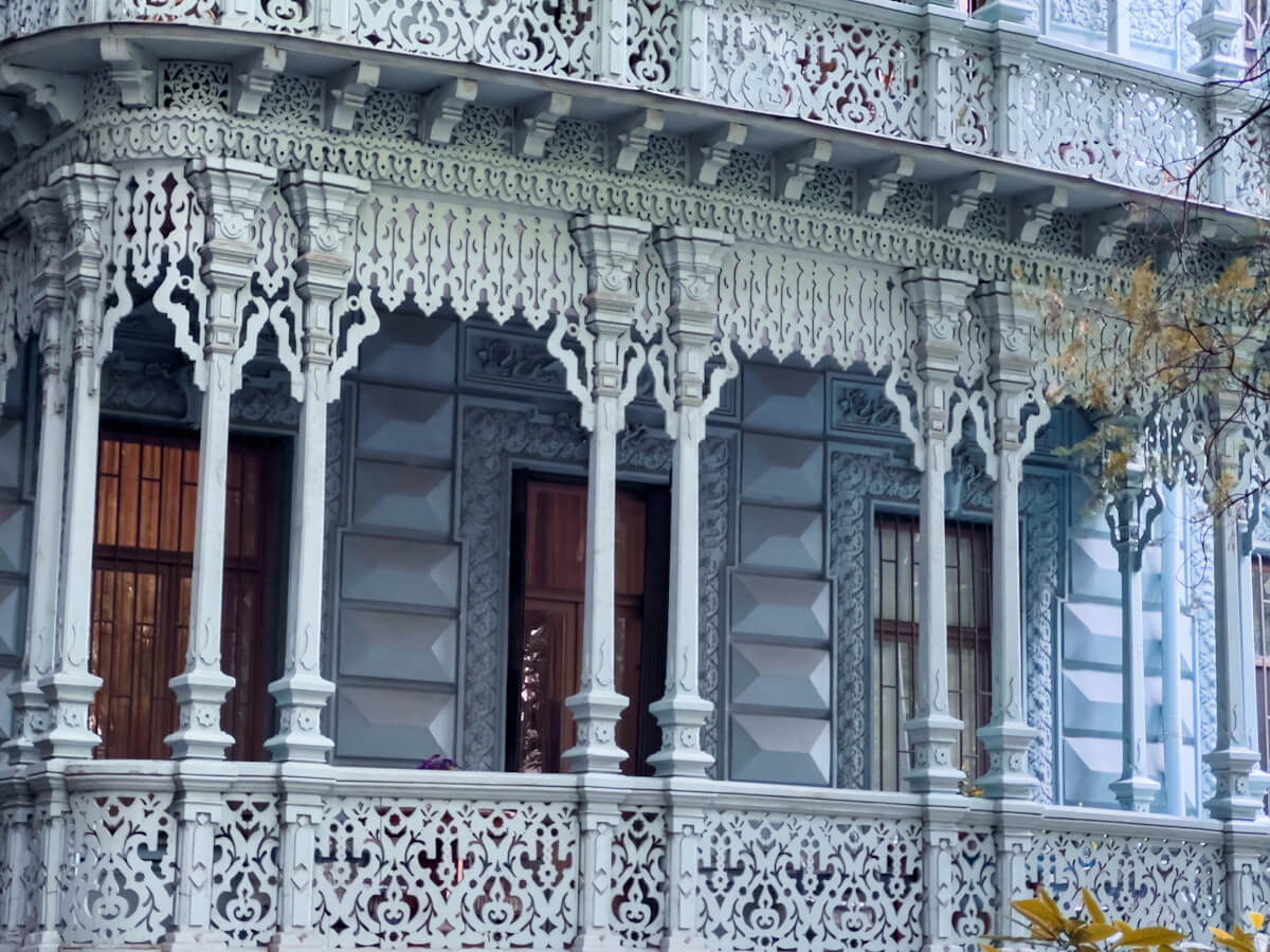 თბილისის ისტორიული შენობები გასულ საუკუნეში და დღეს