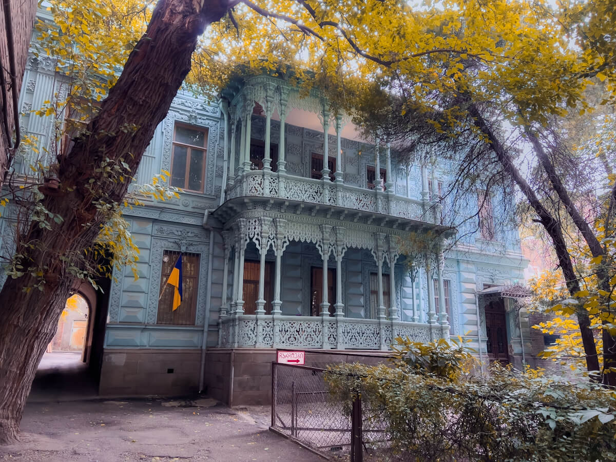 თბილისის ისტორიული შენობები გასულ საუკუნეში და დღეს