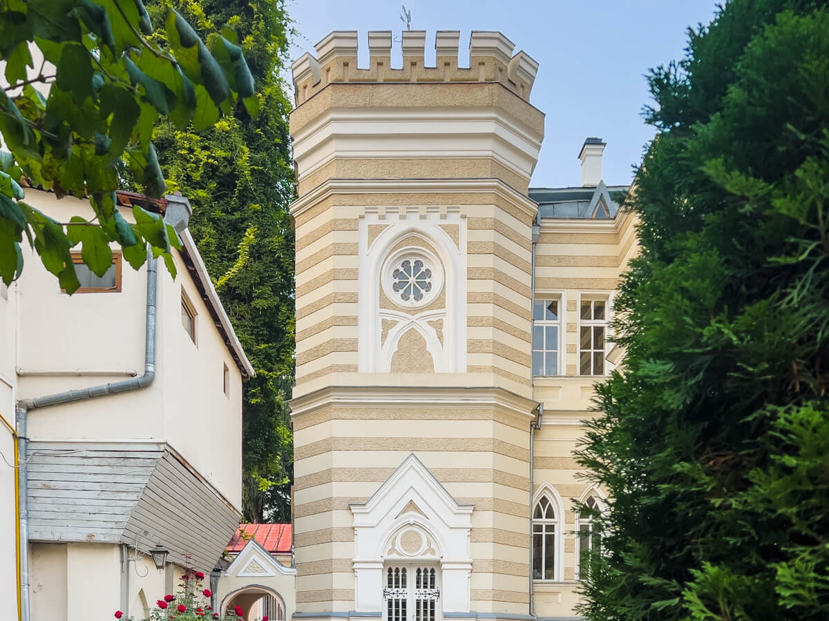 თბილისის ისტორიული შენობები გასულ საუკუნეში და დღეს