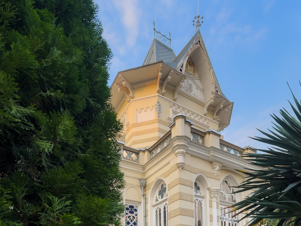 თბილისის ისტორიული შენობები გასულ საუკუნეში და დღეს