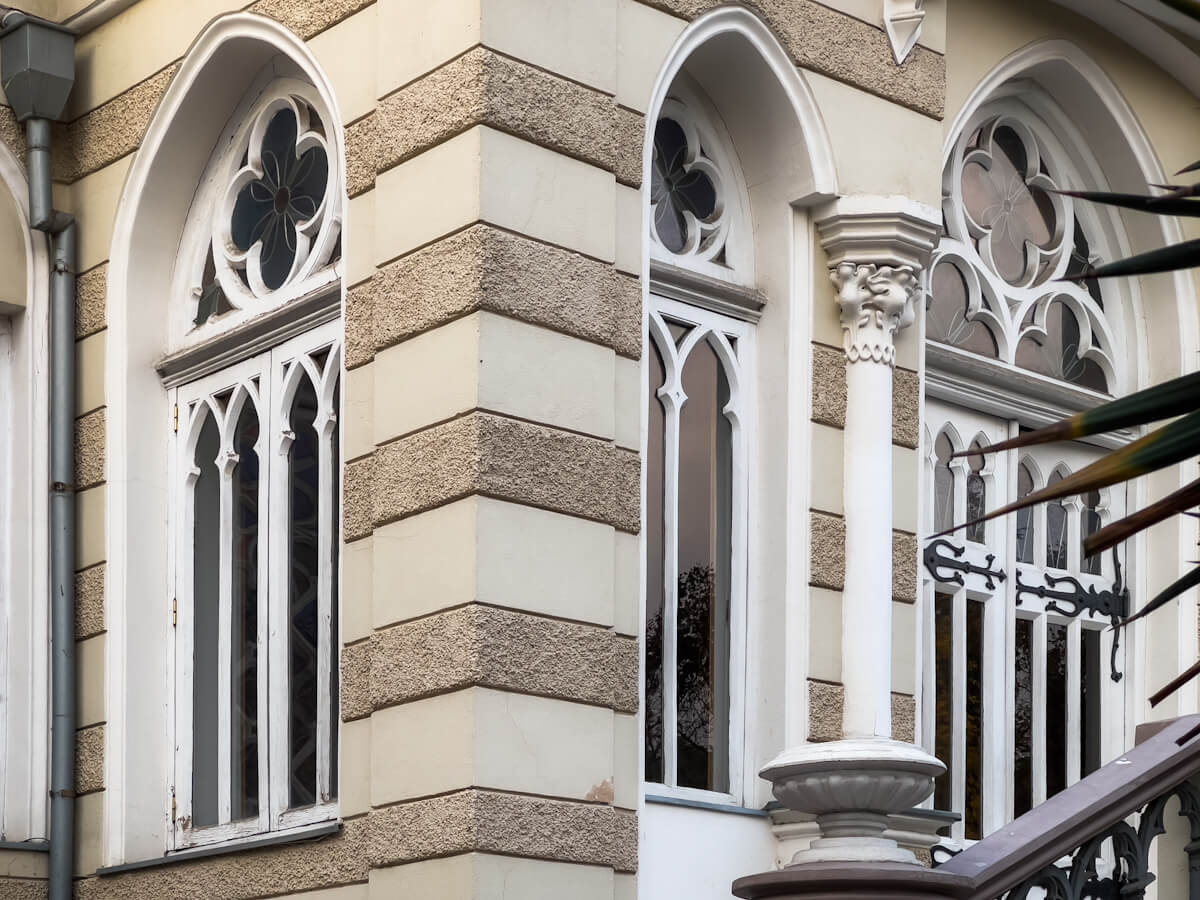 თბილისის ისტორიული შენობები გასულ საუკუნეში და დღეს