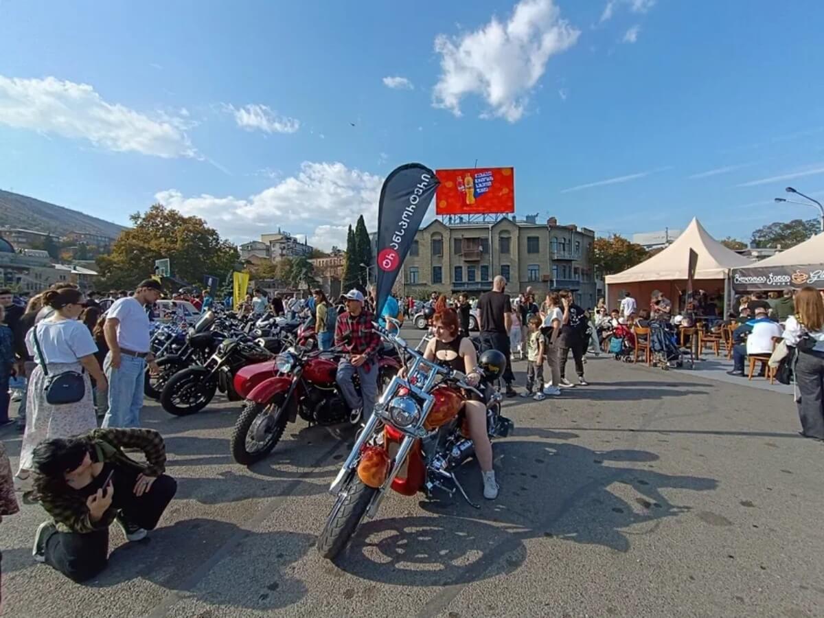 გამოფენა, რომელის გამოც რესპუბლიკის მოედანი გადაიკეტა