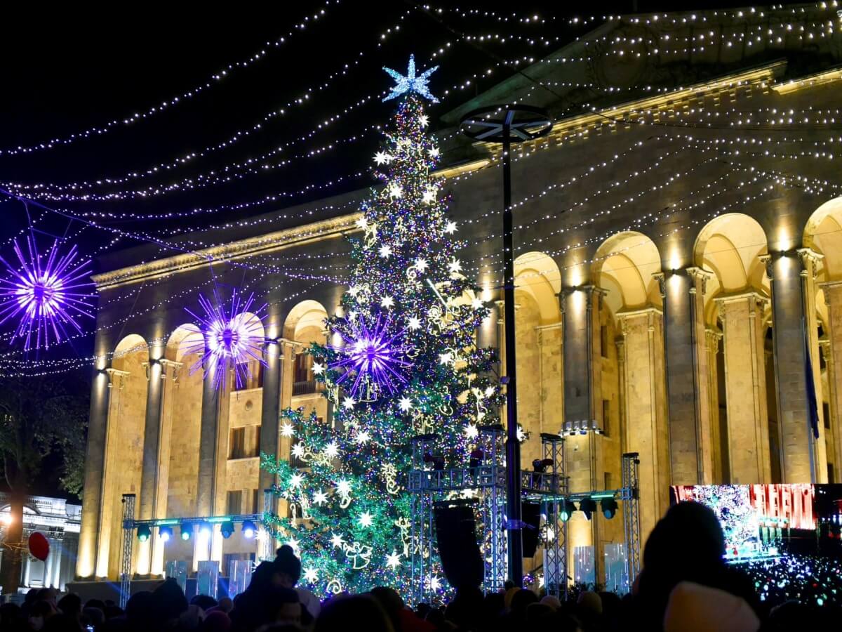 დედაქალაქში საახალწლო სამზადისია-როდის აინთება თბილისის მთავარი ნაძვის ხე