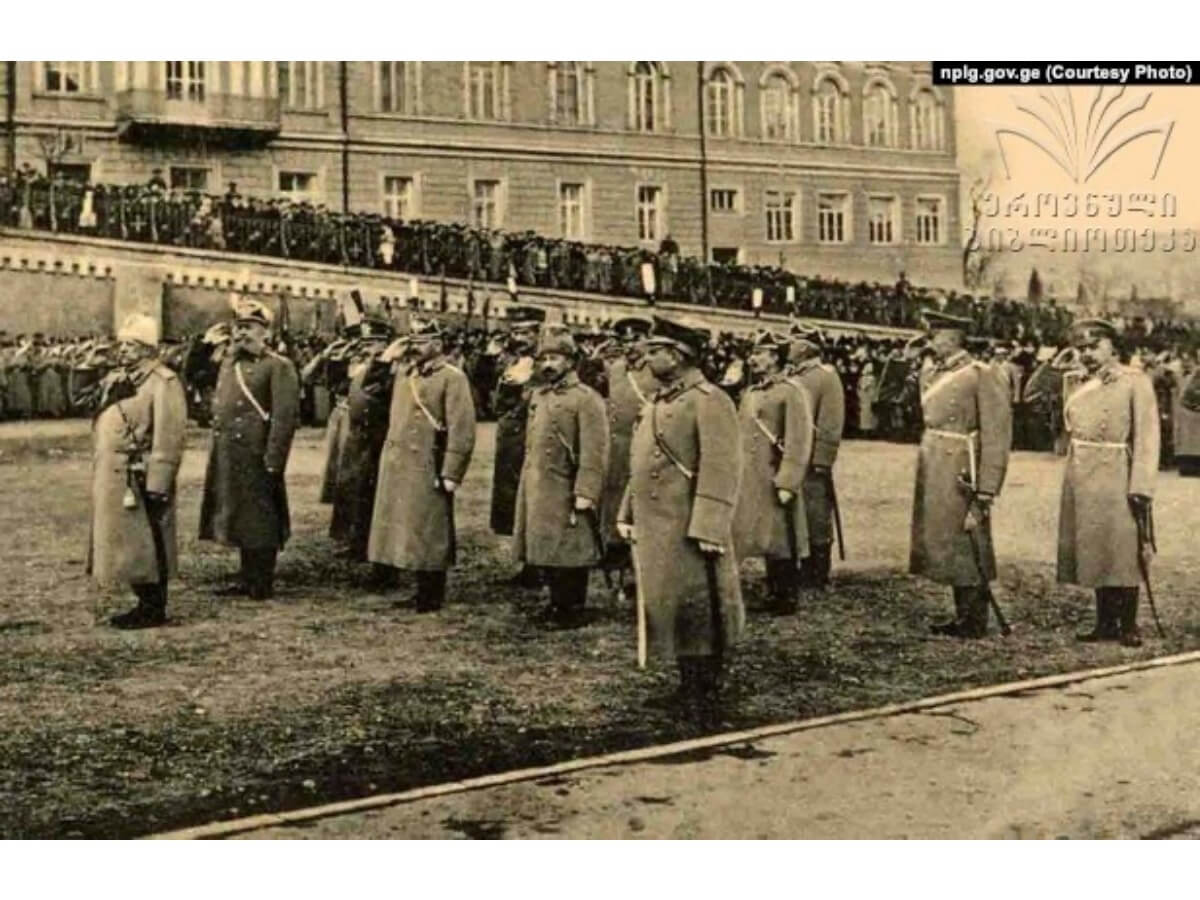 ერთი ადგილი ორი სრულიად განსხვავებული დანიშნულების მქონე შენობისთვის