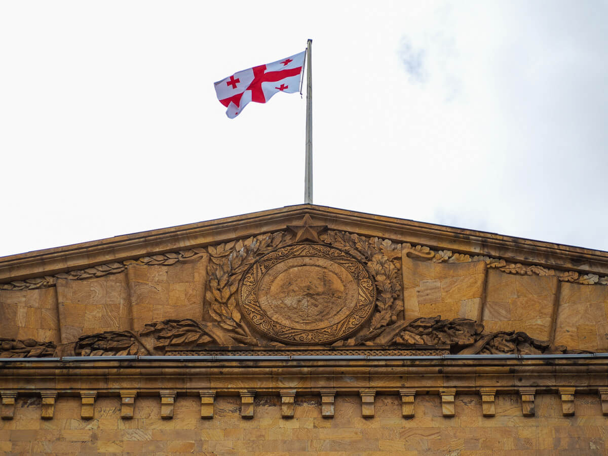 ერთი ადგილი ორი სრულიად განსხვავებული დანიშნულების მქონე შენობისთვის