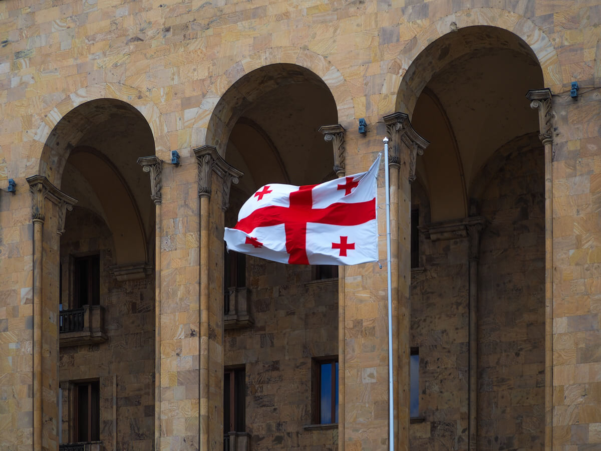 ერთი ადგილი ორი სრულიად განსხვავებული დანიშნულების მქონე შენობისთვის