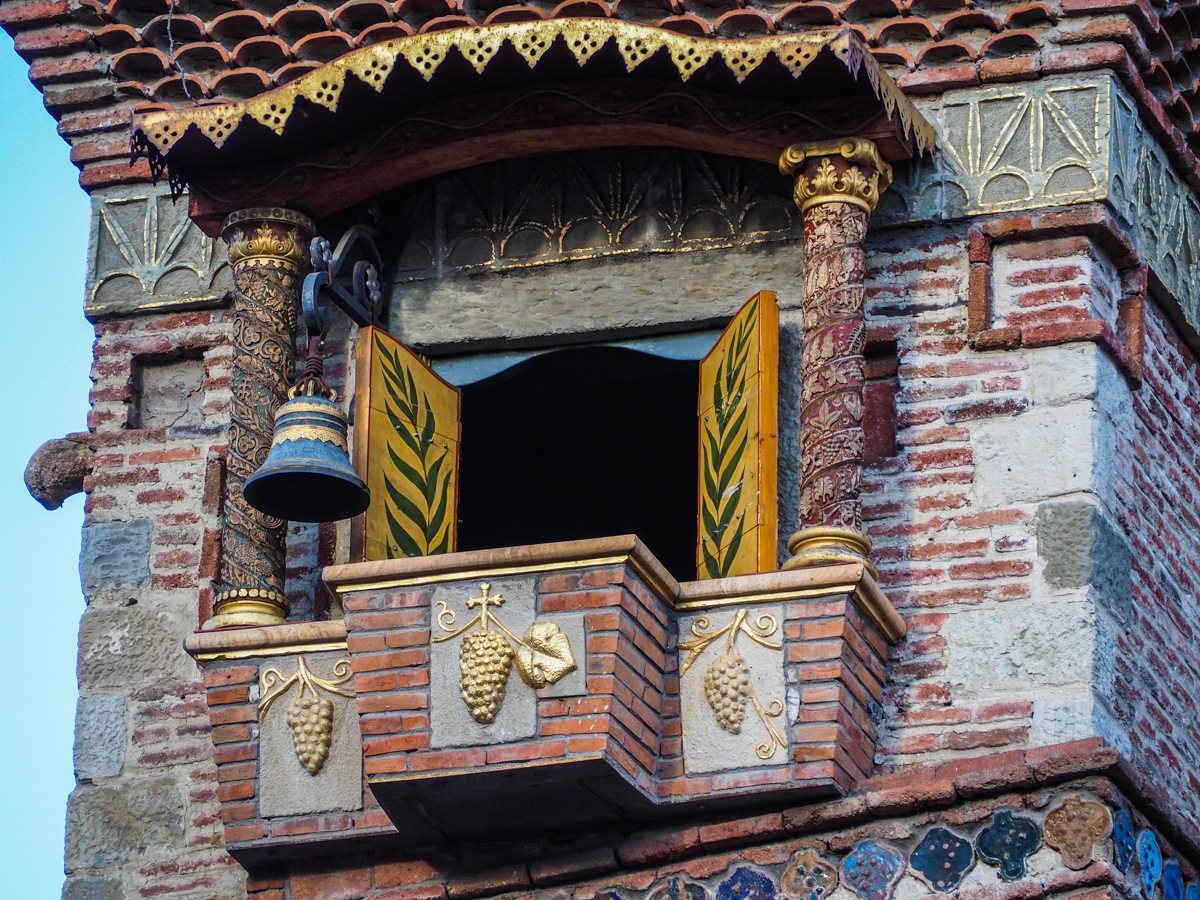 თეატრისთვის უჩვეულო შენობა