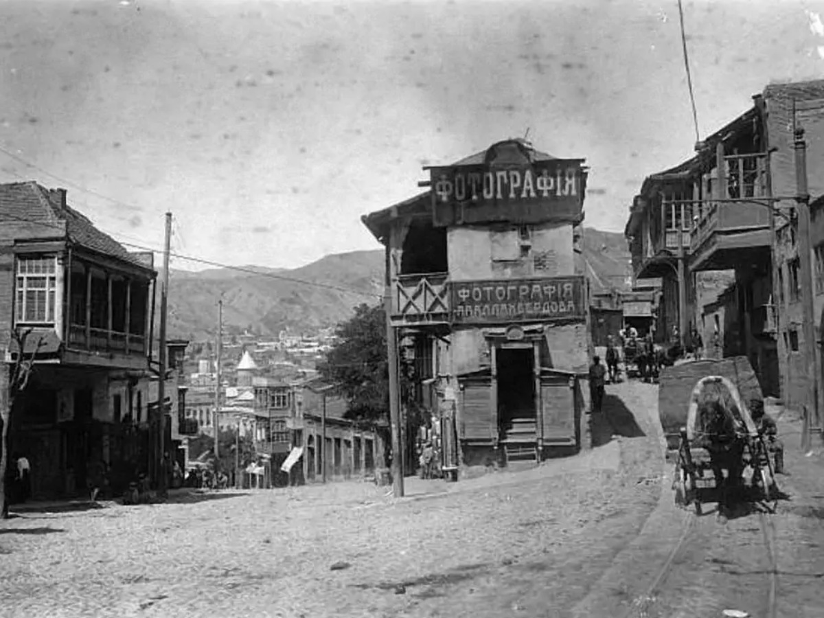 თბილისის უძველესი უბნის ორი სახე – ავლაბარში არსებული კონტრასტი