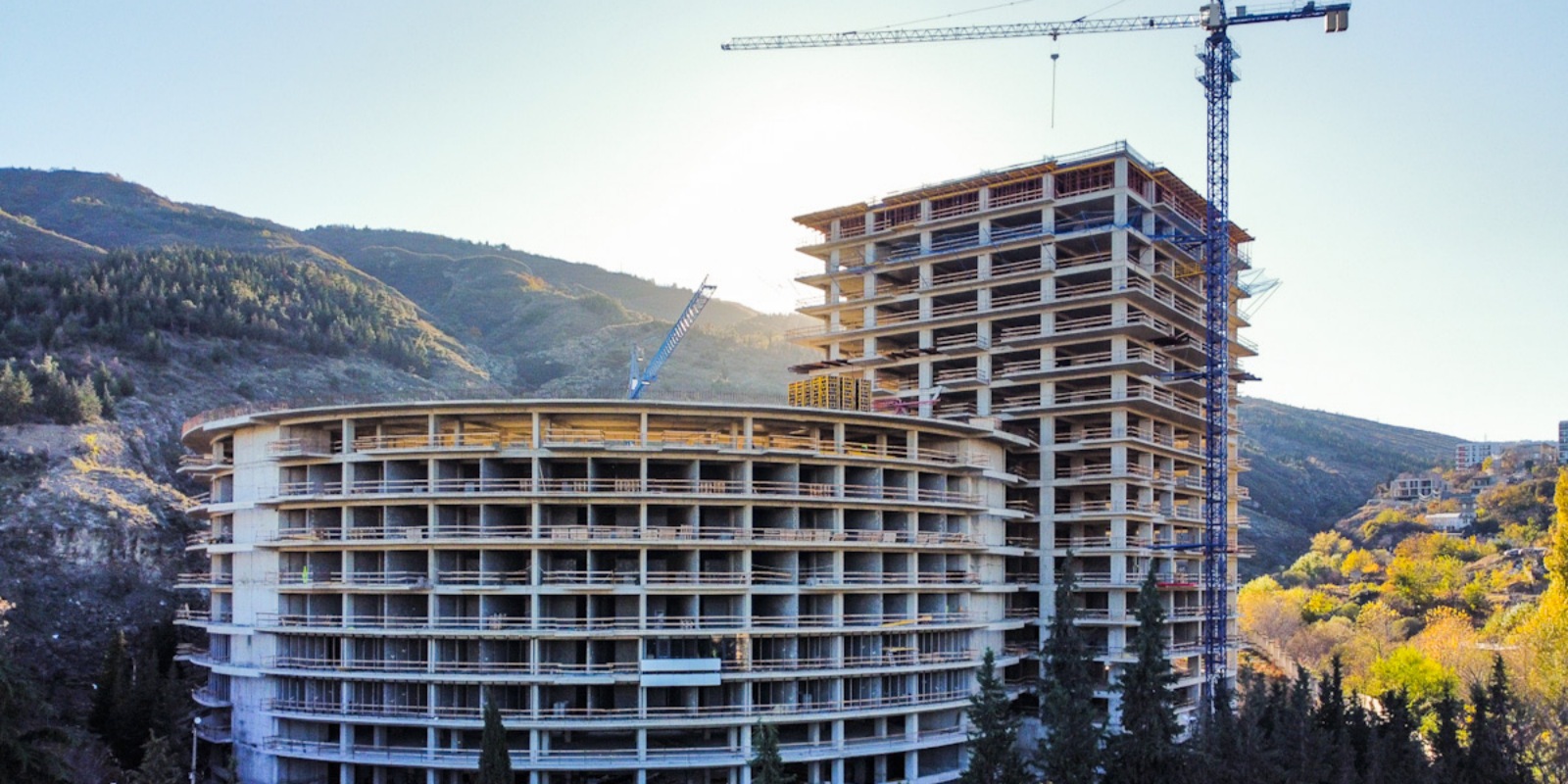 გორგასალის ქუჩა და 28-სართულიანი სასტუმრო ყოფილი სამთავრობო ავტოსადგომის ნაცვლად