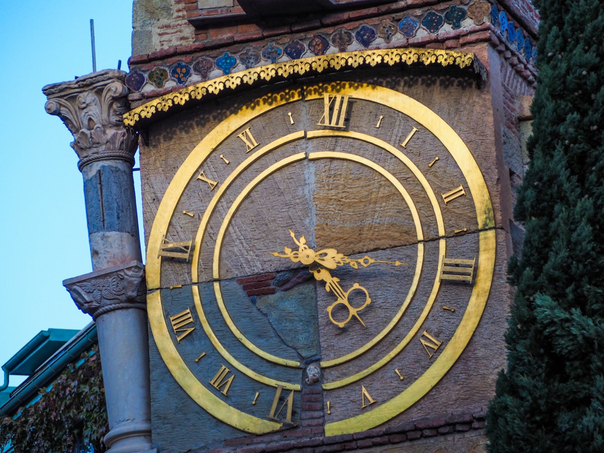 თეატრისთვის უჩვეულო შენობა