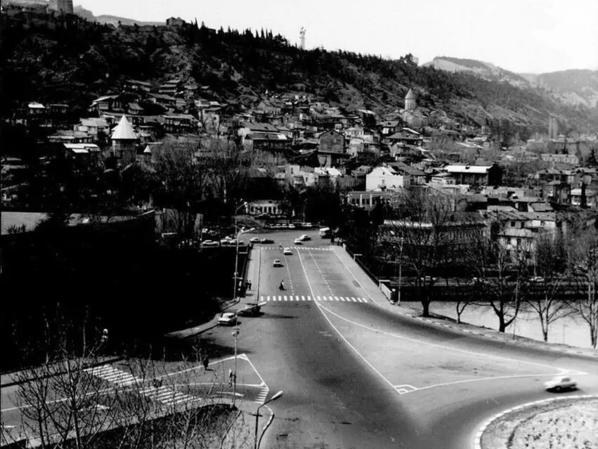 თბილისის უძველესი უბნის ორი სახე – ავლაბარში არსებული კონტრასტი