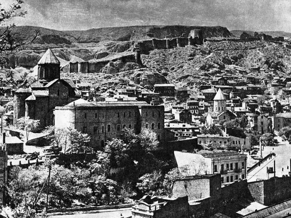 თბილისის უძველესი უბნის ორი სახე – ავლაბარში არსებული კონტრასტი