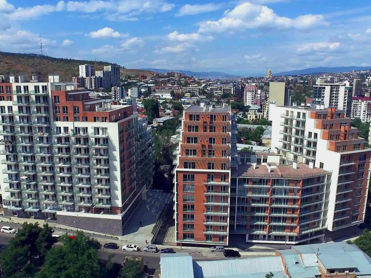 გორგასალის ქუჩა და 28-სართულიანი სასტუმრო ყოფილი სამთავრობო ავტოსადგომის ნაცვლად