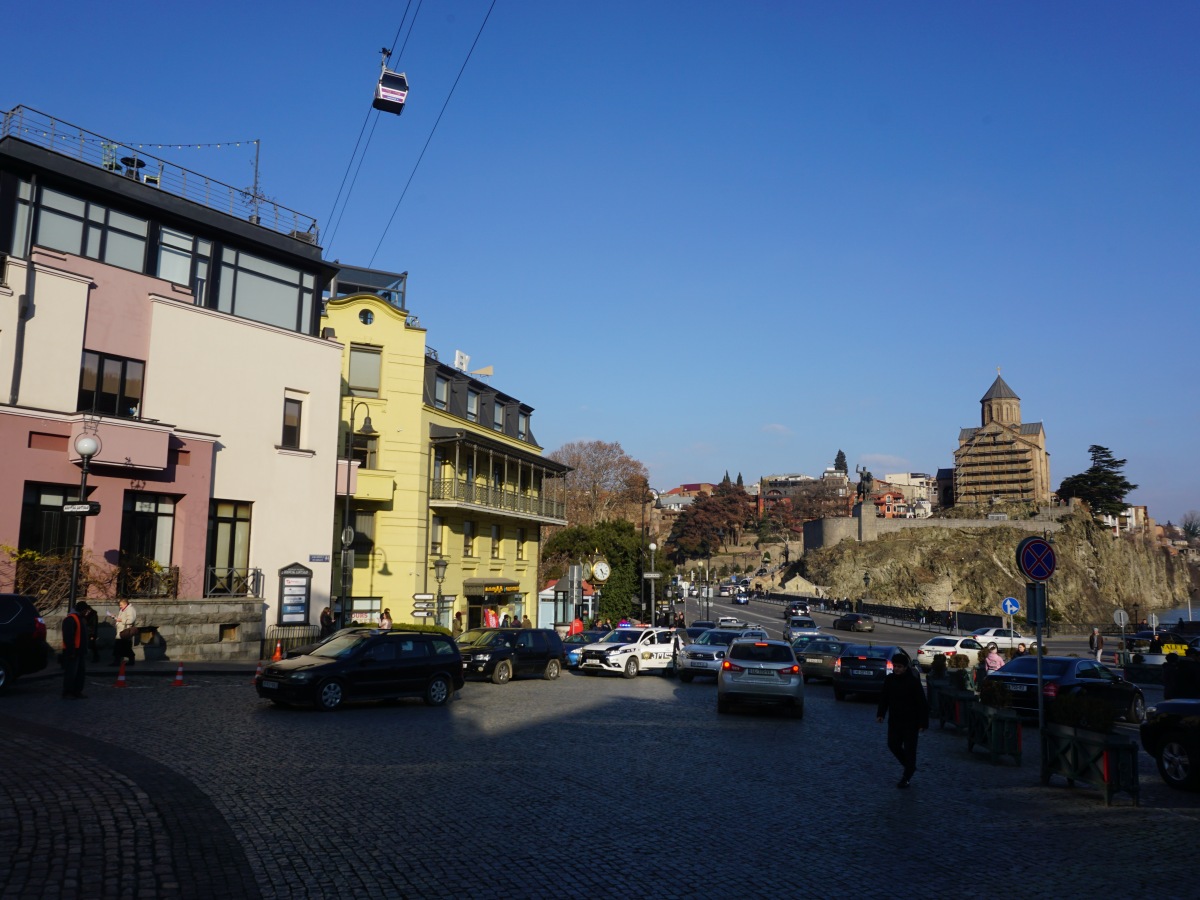 გორგასალის ქუჩა და 28-სართულიანი სასტუმრო ყოფილი სამთავრობო ავტოსადგომის ნაცვლად