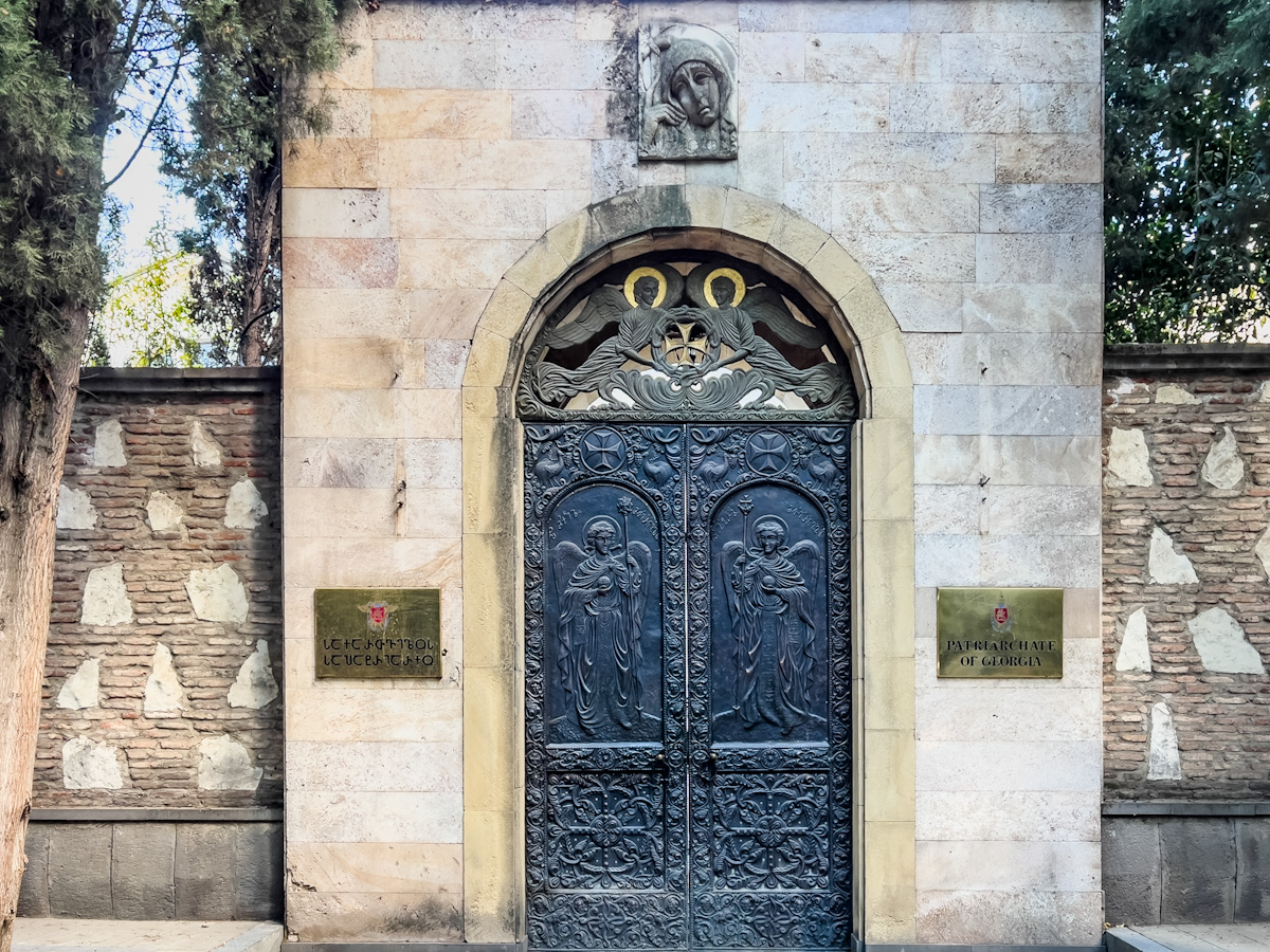 თეატრისთვის უჩვეულო შენობა