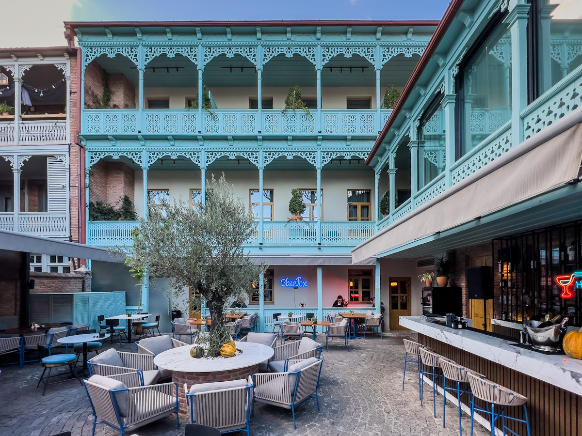 თეატრისთვის უჩვეულო შენობა