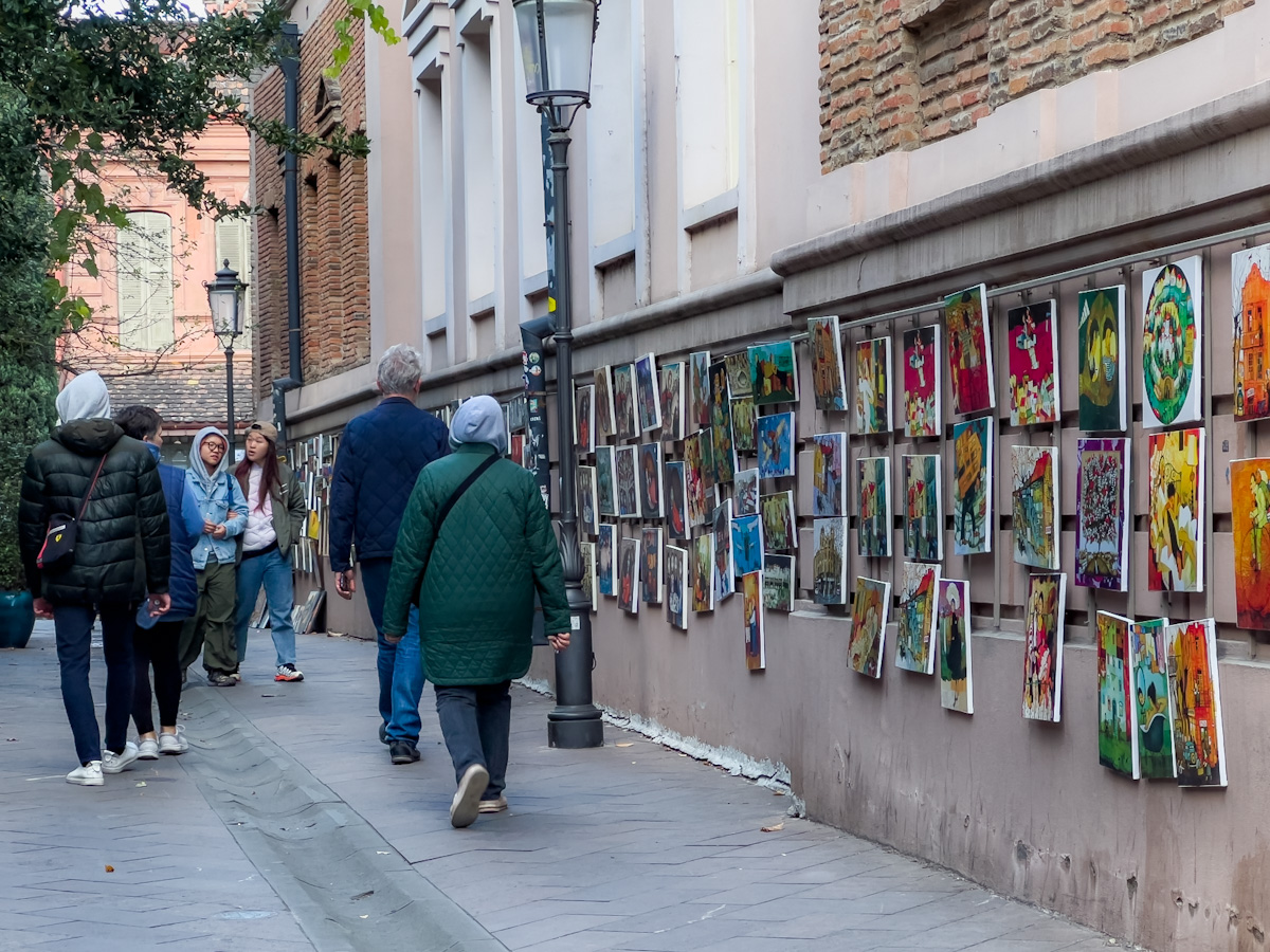 თეატრისთვის უჩვეულო შენობა