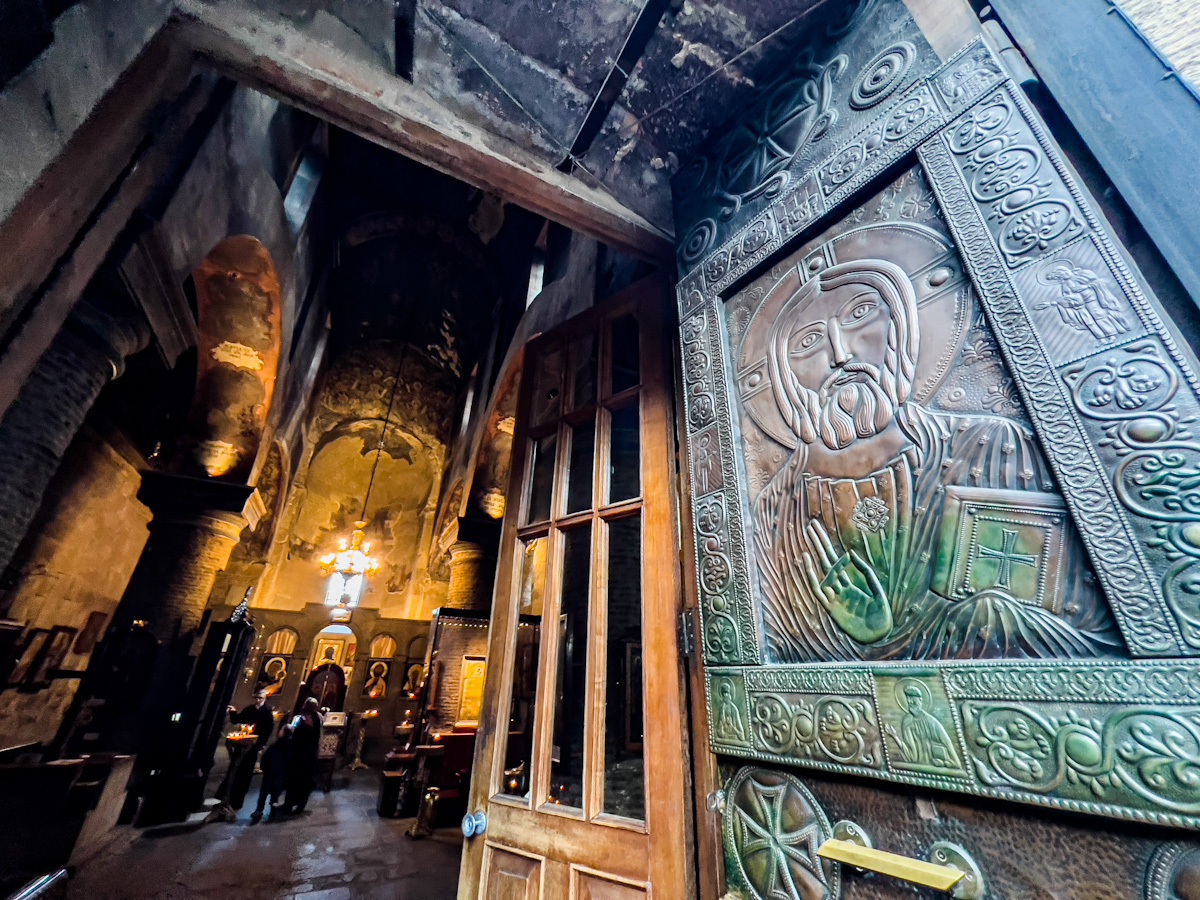 თეატრისთვის უჩვეულო შენობა